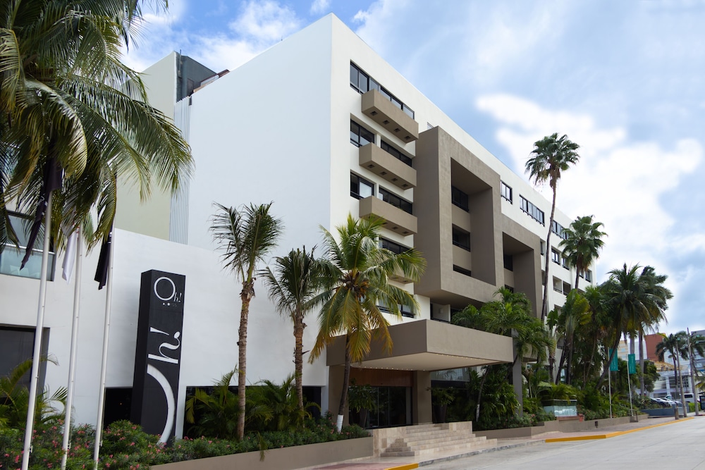 Smart Cancun The Urban Oasis — Hotel building in Cancun, Quintana Roo