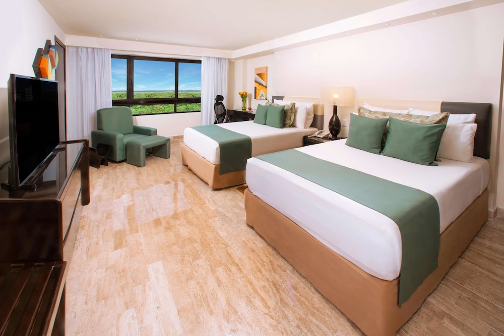 Smart Cancun The Urban Oasis — Hotel rooms in Cancun, Quintana Roo