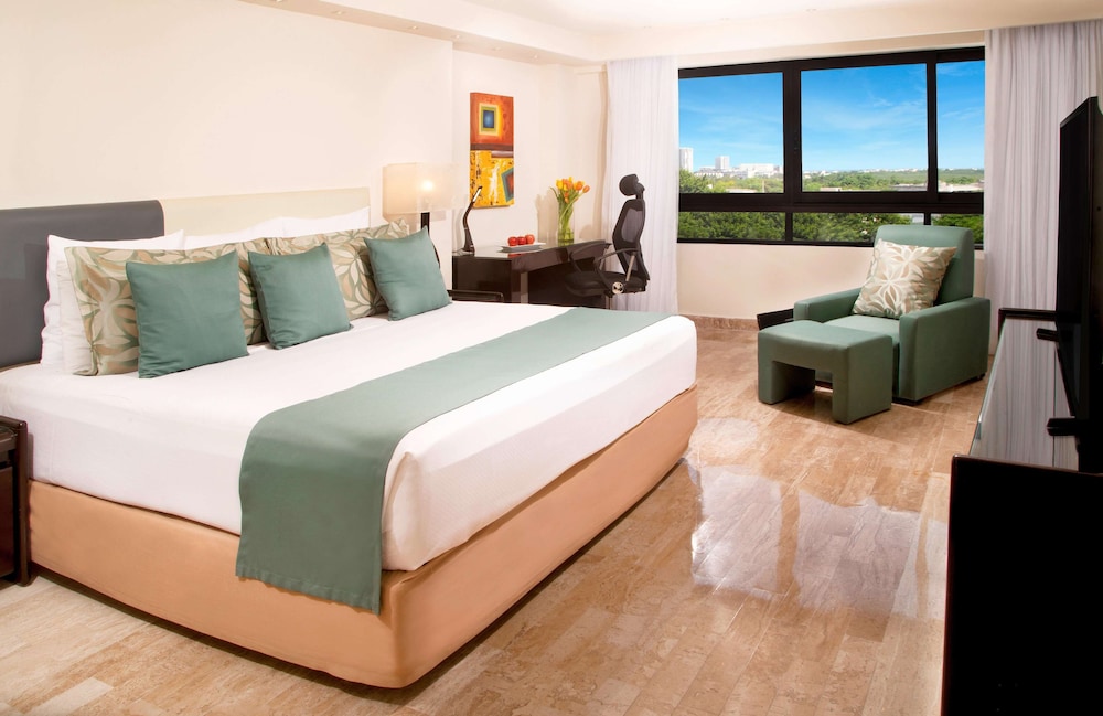 Smart Cancun The Urban Oasis — Hotel rooms in Cancun, Quintana Roo