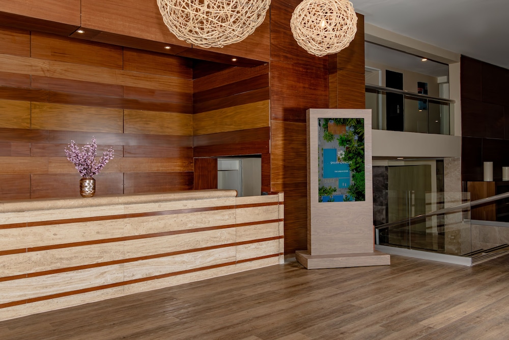 Smart Cancun The Urban Oasis — Hotel building in Cancun, Quintana Roo