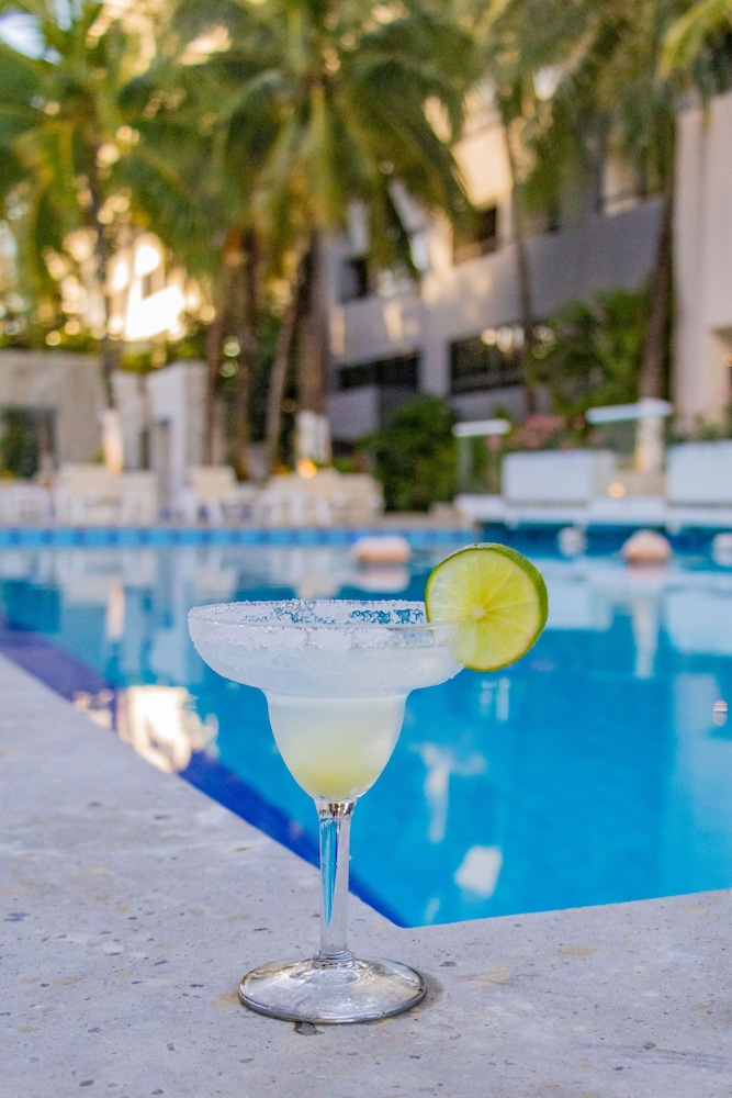 Smart Cancun The Urban Oasis — Restaurant & bars in Cancun, Quintana Roo