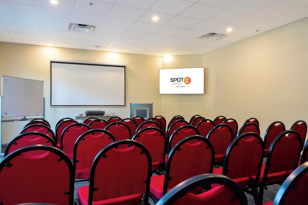 SPOT X Hotel Orlando/Intl Dr by The Red Collection — Hotel building in Orlando, Florida