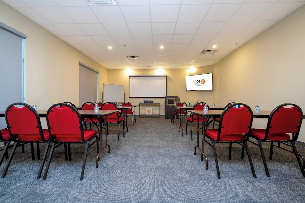SPOT X Hotel Orlando/Intl Dr by The Red Collection — Hotel building in Orlando, Florida