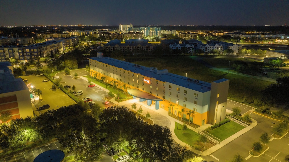SPOT X Hotel Orlando/Intl Dr by The Red Collection — Hotel building in Orlando, Florida
