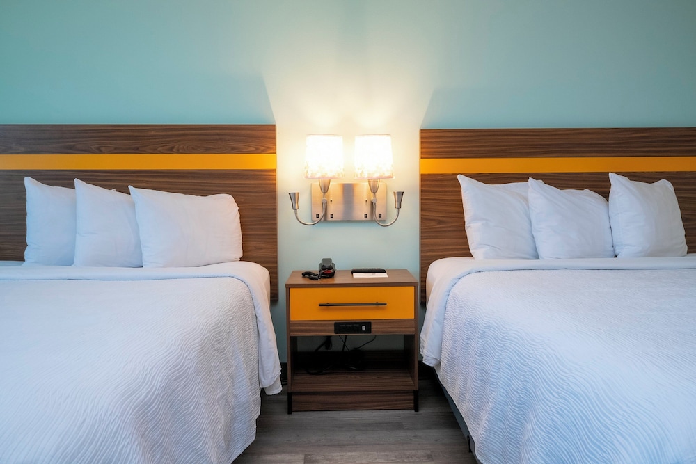 SPOT X Hotel Orlando/Intl Dr by The Red Collection — Hotel rooms in Orlando, Florida