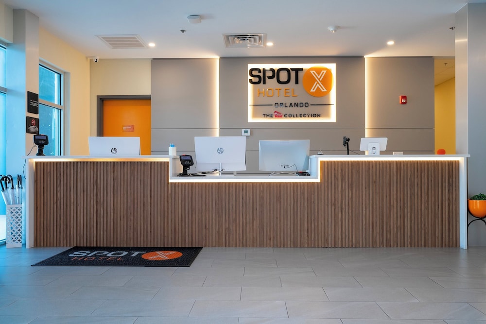 SPOT X Hotel Orlando/Intl Dr by The Red Collection — Hotel building in Orlando, Florida