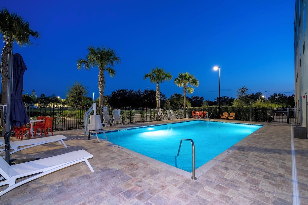 SPOT X Hotel Orlando/Intl Dr by The Red Collection — Swimming pool in Orlando, Florida