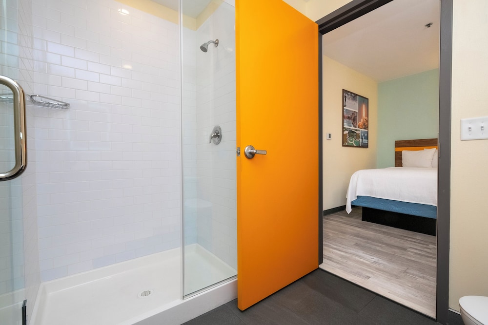 SPOT X Hotel Orlando/Intl Dr by The Red Collection — Hotel rooms in Orlando, Florida