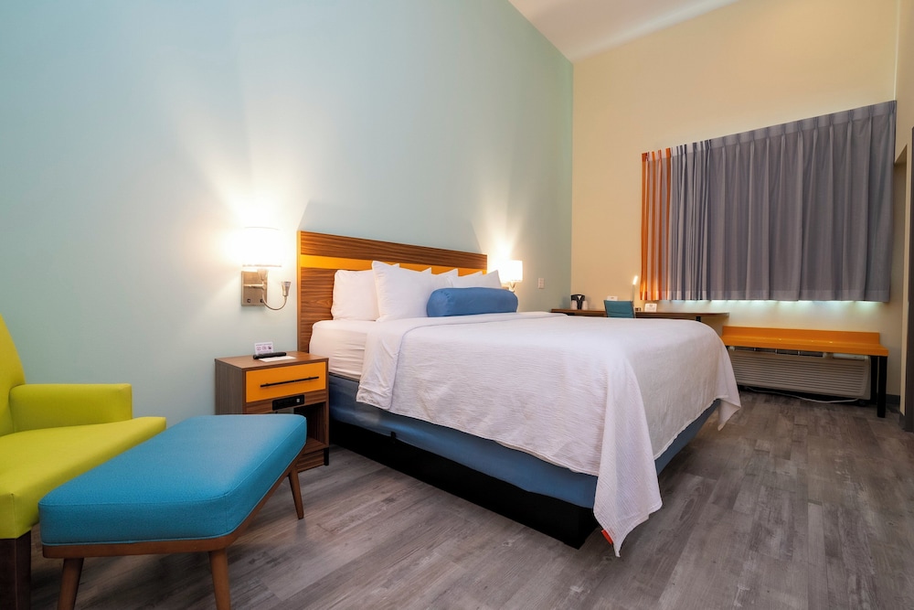 SPOT X Hotel Orlando/Intl Dr by The Red Collection — Hotel rooms in Orlando, Florida