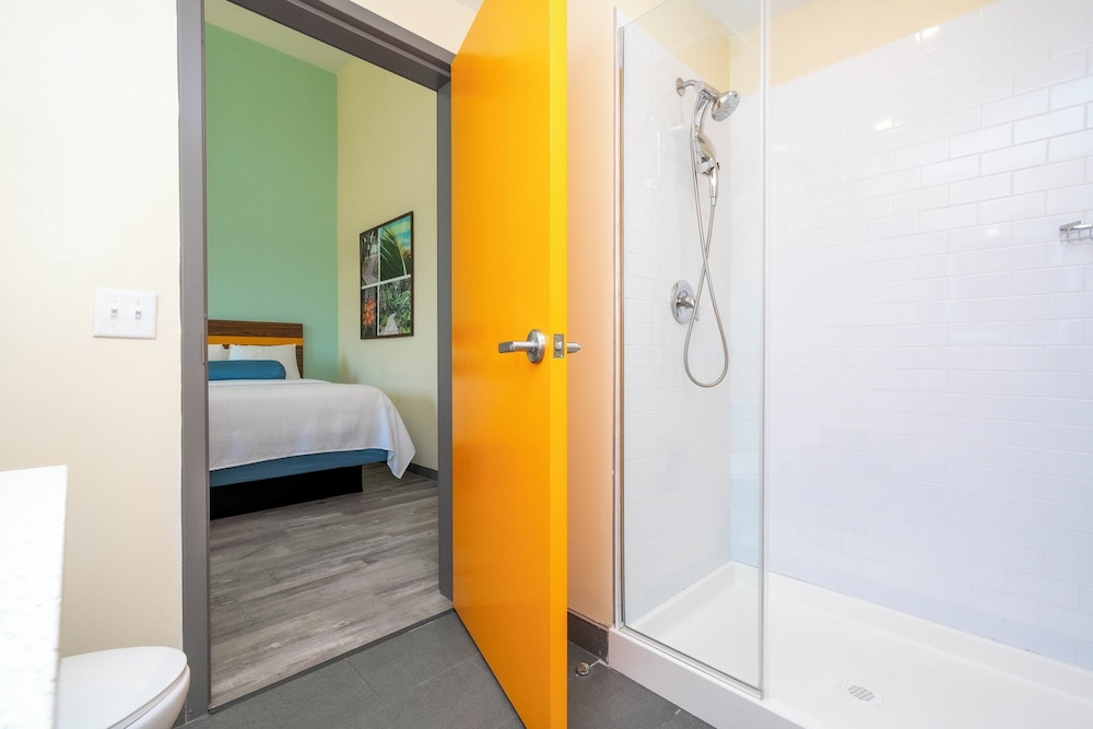 SPOT X Hotel Orlando/Intl Dr by The Red Collection — Hotel rooms in Orlando, Florida