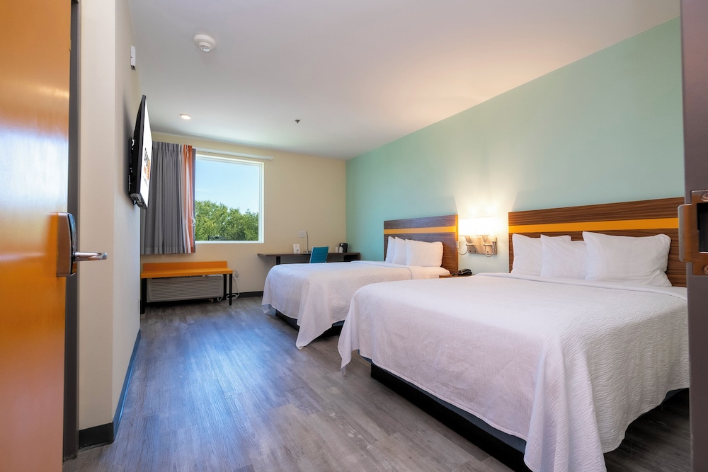 SPOT X Hotel Orlando/Intl Dr by The Red Collection — Hotel rooms in Orlando, Florida