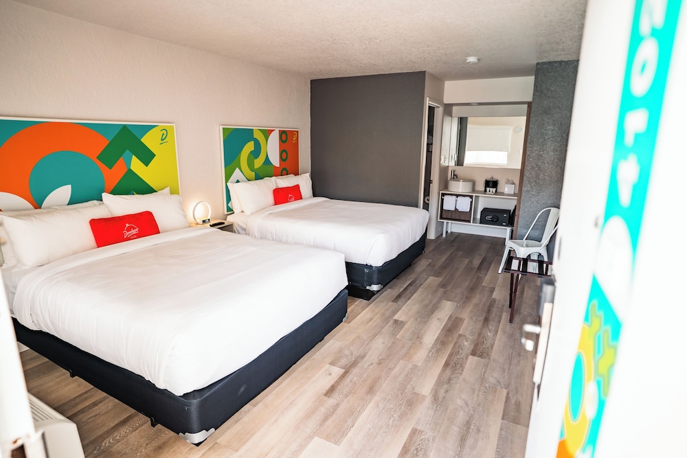 Travelodge by Wyndham Orlando Lake Buena Vista South — Rooms in Kissimmee, Florida