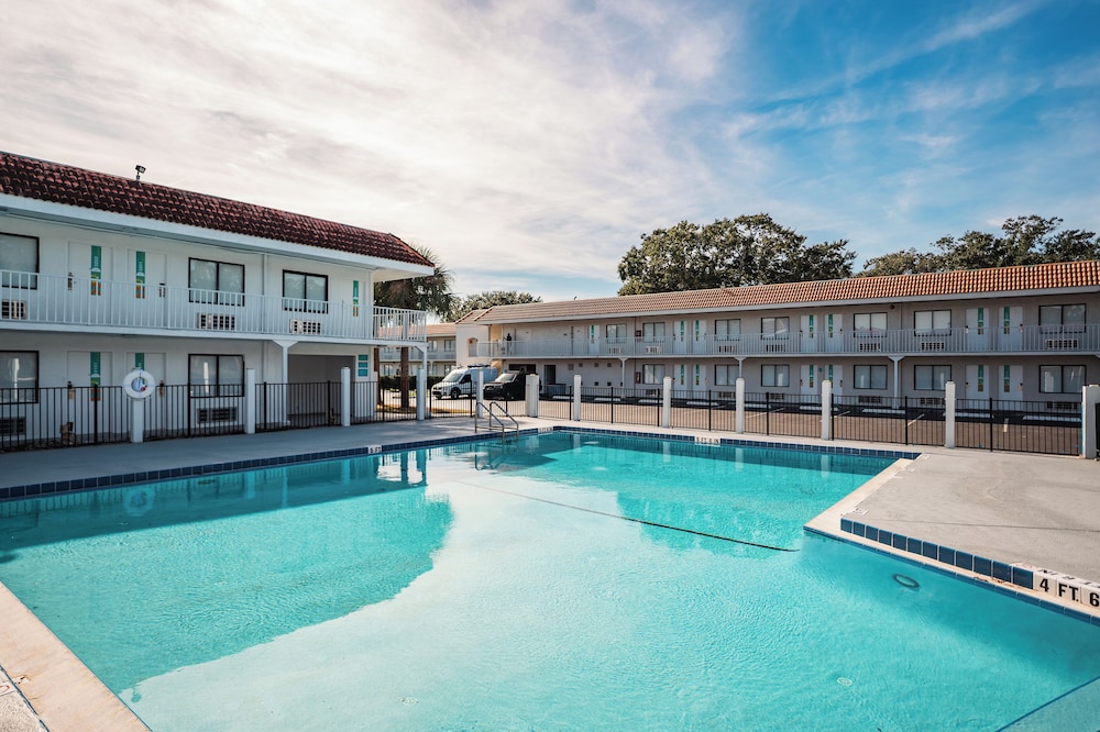 Travelodge by Wyndham Orlando Lake Buena Vista South — Pool in Kissimmee, Florida