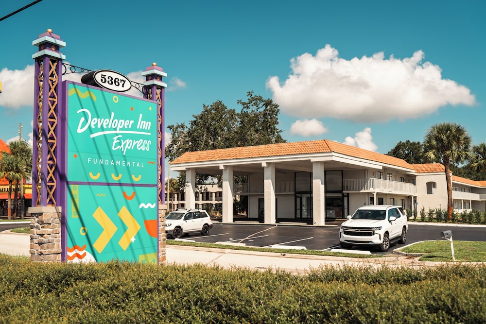 Travelodge by Wyndham Orlando Lake Buena Vista South — Outdoor in Kissimmee, Florida