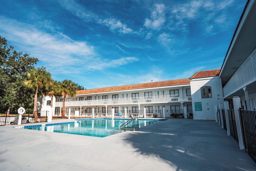 Travelodge by Wyndham Orlando Lake Buena Vista South — Pool in Kissimmee, Florida