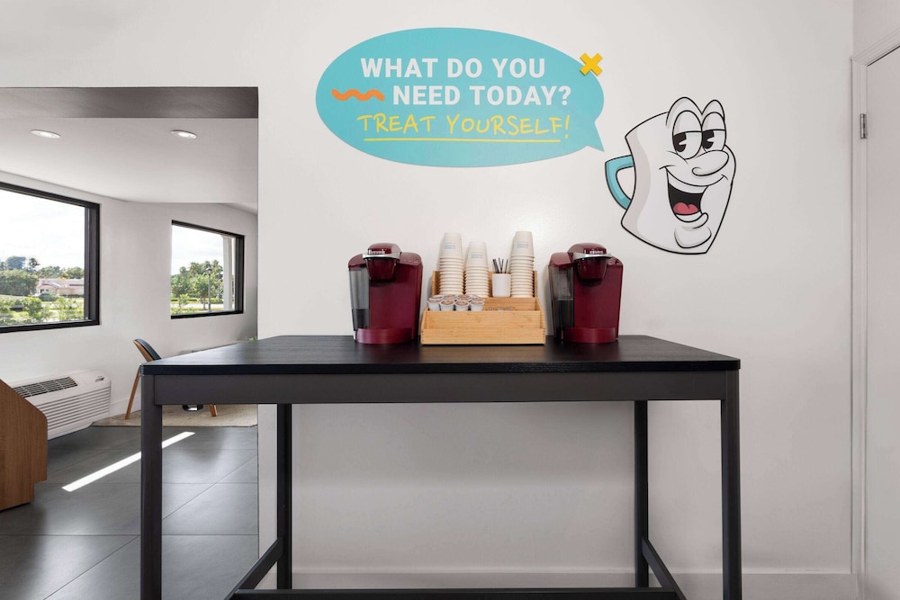 Travelodge by Wyndham Orlando Lake Buena Vista South — Restaurant in Kissimmee, Florida