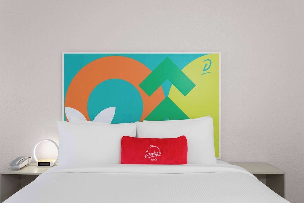 Travelodge by Wyndham Orlando Lake Buena Vista South — Rooms in Kissimmee, Florida