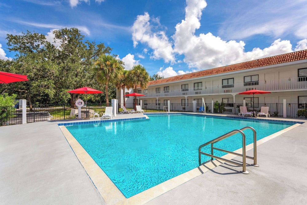 Travelodge by Wyndham Orlando Lake Buena Vista South — Pool in Kissimmee, Florida