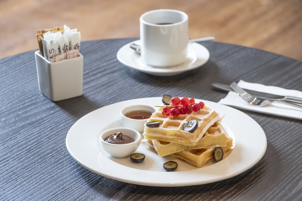 Melas Hotel Istanbul — Restaurant & bars in Istanbul, Istanbul