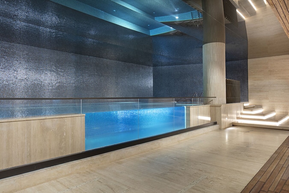 Melas Hotel Istanbul — Swimming pool in Istanbul, Istanbul