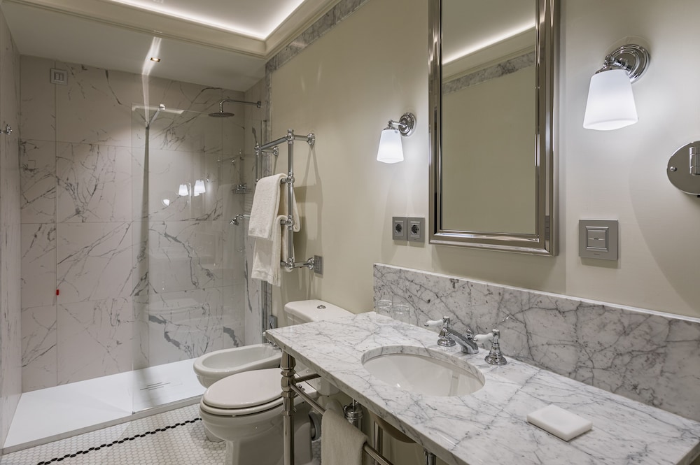 Room Mate Collection Filippo, Rome-Fontana di Trevi — Hotel rooms in Rome, Lazio