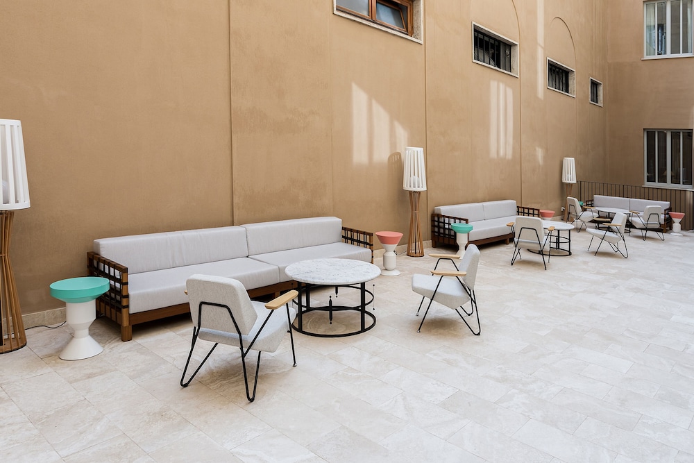 Room Mate Collection Filippo, Rome-Fontana di Trevi — Hotel building in Rome, Lazio