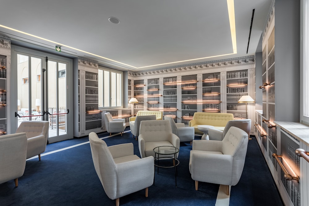 Room Mate Collection Filippo, Rome-Fontana di Trevi — Hotel building in Rome, Lazio