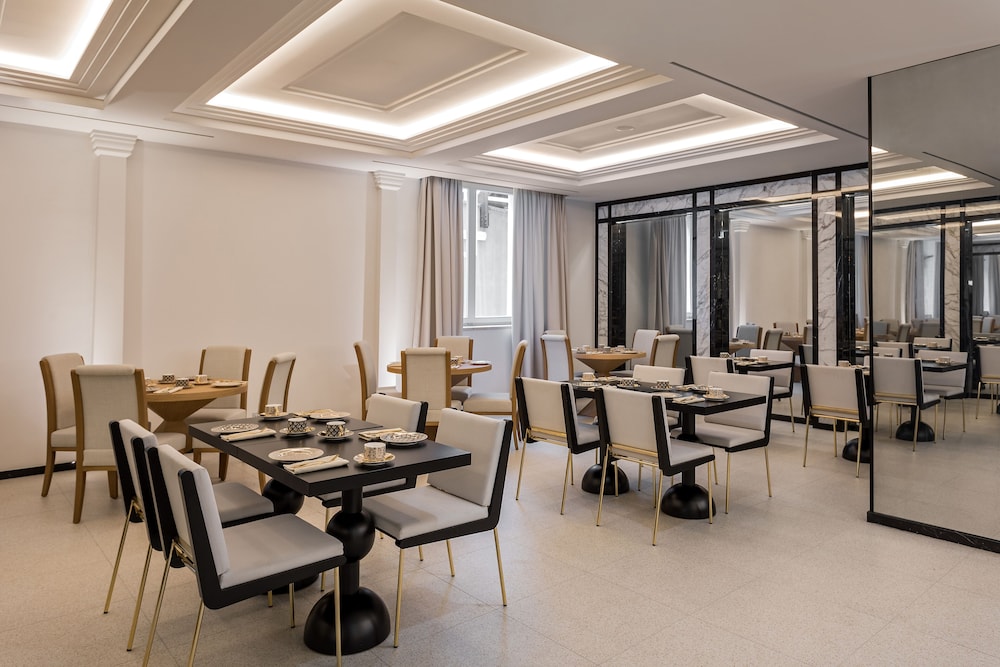 Room Mate Collection Filippo, Rome-Fontana di Trevi — Restaurant & bars in Rome, Lazio