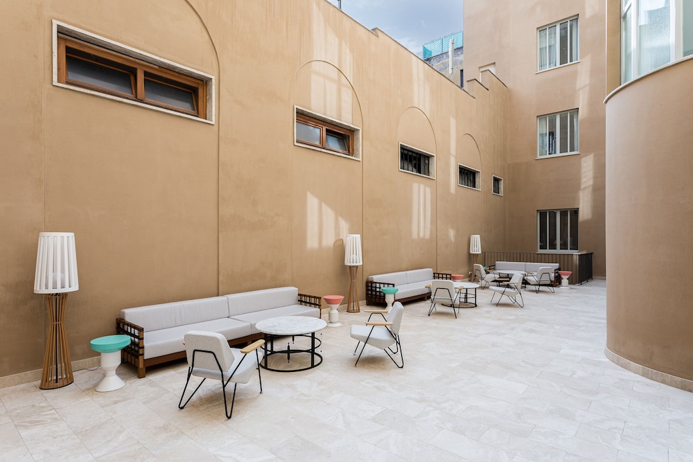 Room Mate Collection Filippo, Rome-Fontana di Trevi — Hotel building in Rome, Lazio