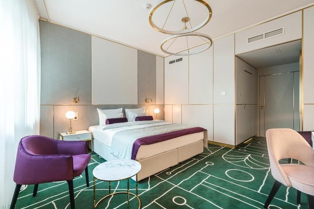 Hotel Ferreus Modern Art Deco — Hotel rooms in Krakow, Lesser Poland