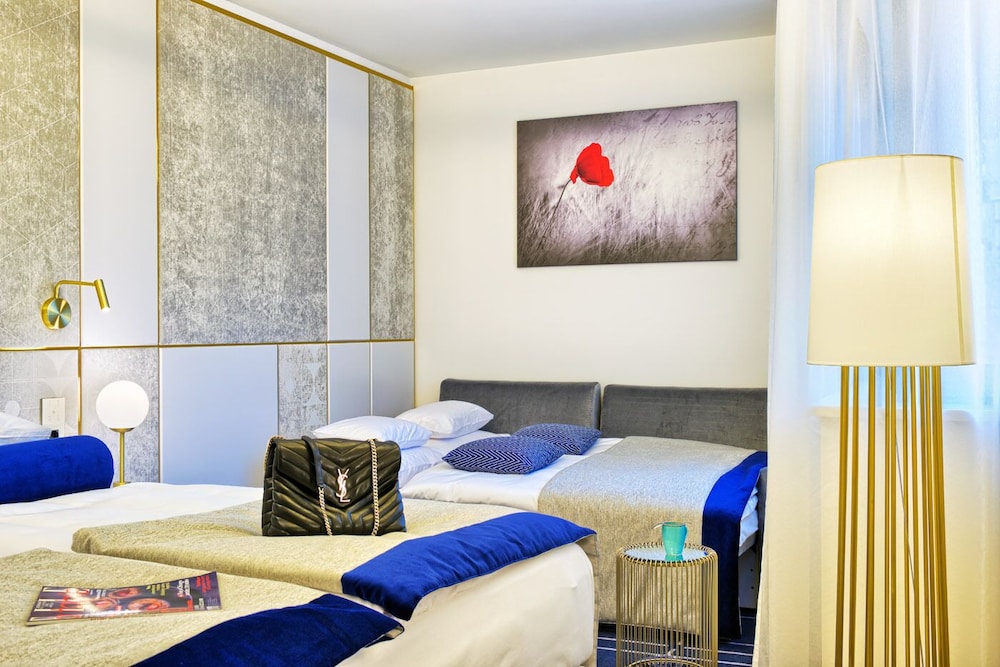 Hotel Ferreus Modern Art Deco — Hotel rooms in Krakow, Lesser Poland