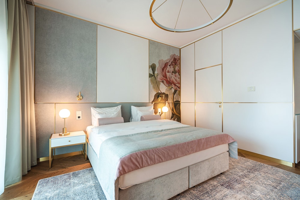 Hotel Ferreus Modern Art Deco — Hotel rooms in Krakow, Lesser Poland