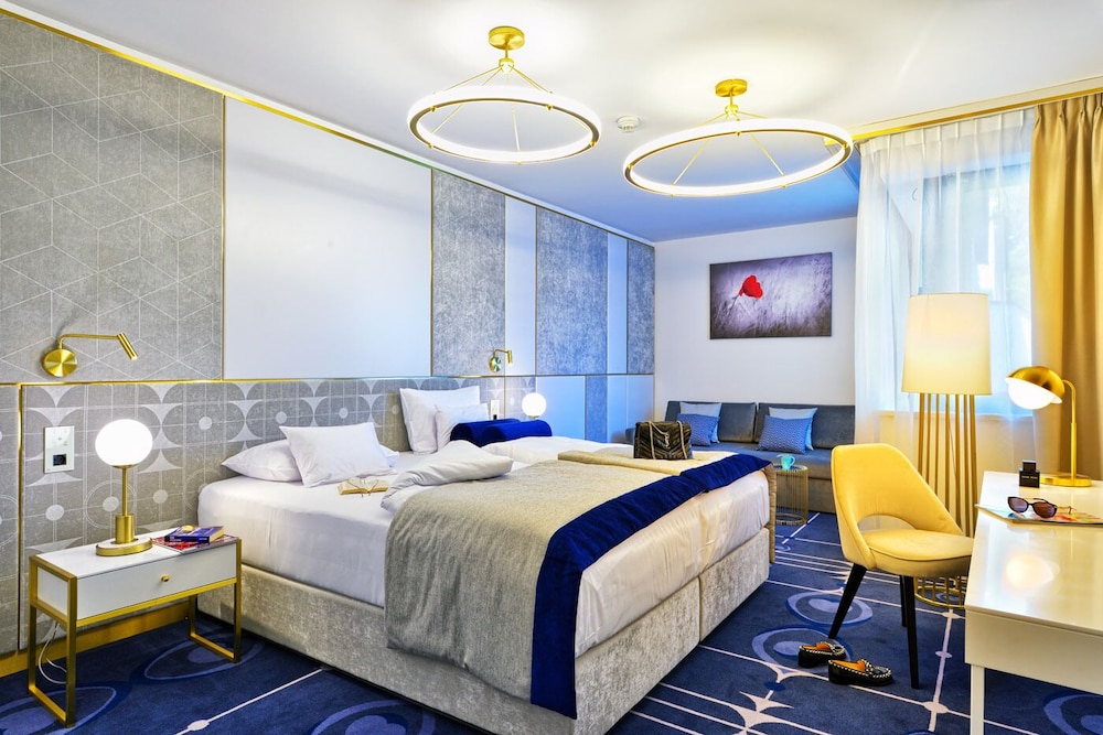 Hotel Ferreus Modern Art Deco — Hotel rooms in Krakow, Lesser Poland