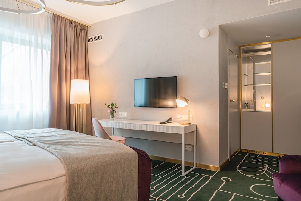 Hotel Ferreus Modern Art Deco — Hotel rooms in Krakow, Lesser Poland
