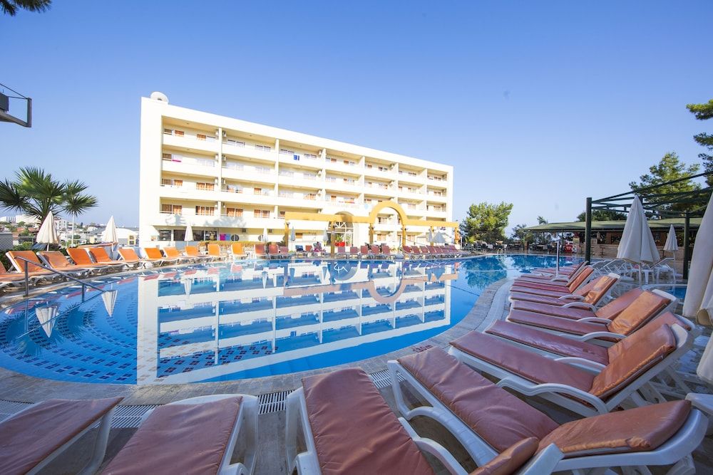 Tuntas Family Suites Kusadasi image