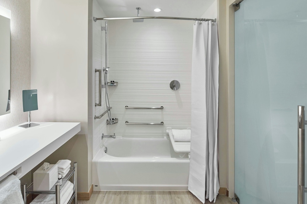 AC Hotel by Marriott Fort Lauderdale Beach — Hotel rooms in Fort Lauderdale, Florida
