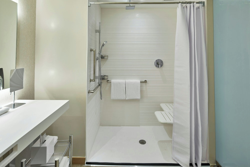 AC Hotel by Marriott Fort Lauderdale Beach — Hotel rooms in Fort Lauderdale, Florida