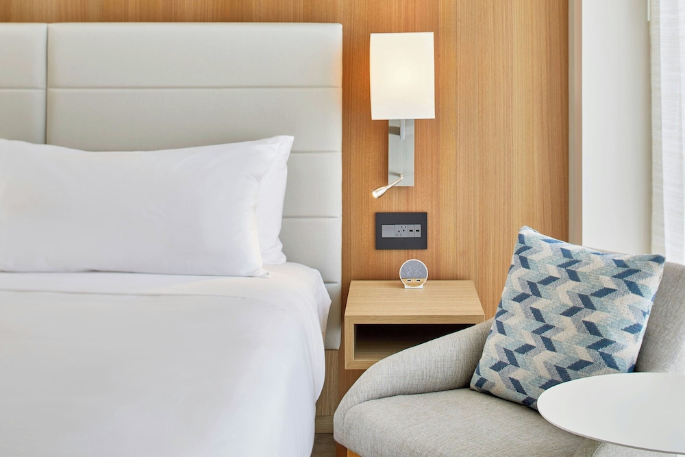 AC Hotel by Marriott Fort Lauderdale Beach — Hotel rooms in Fort Lauderdale, Florida