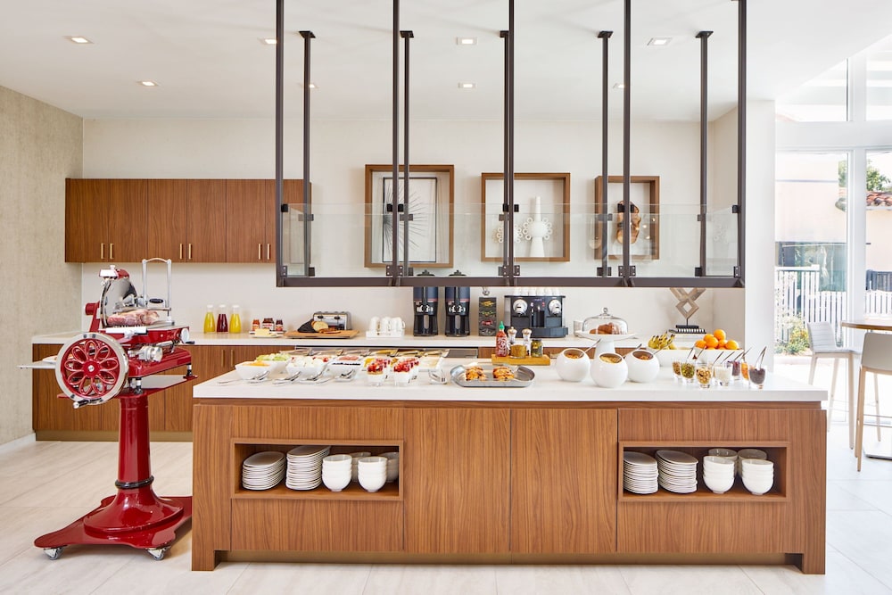 AC Hotel by Marriott Fort Lauderdale Beach — Restaurant & bars in Fort Lauderdale, Florida