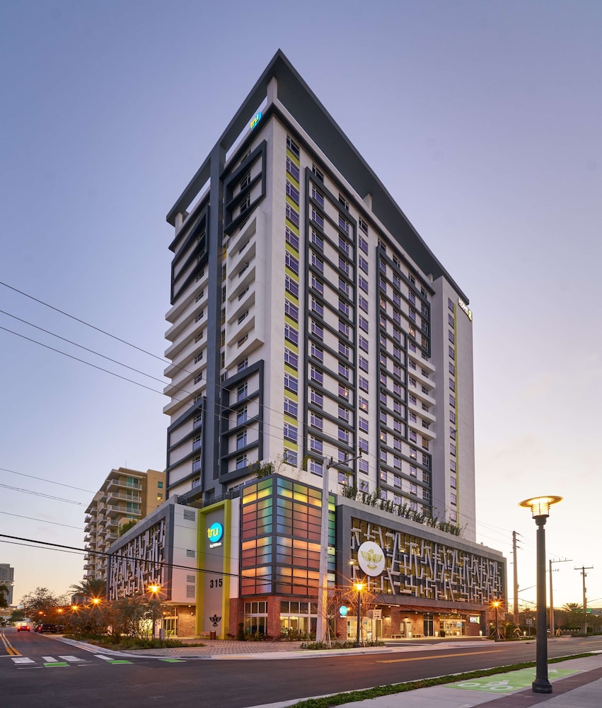 Home2 Suites by Hilton Ft. Lauderdale Downtown, FL — Hotel building in Fort Lauderdale, Florida