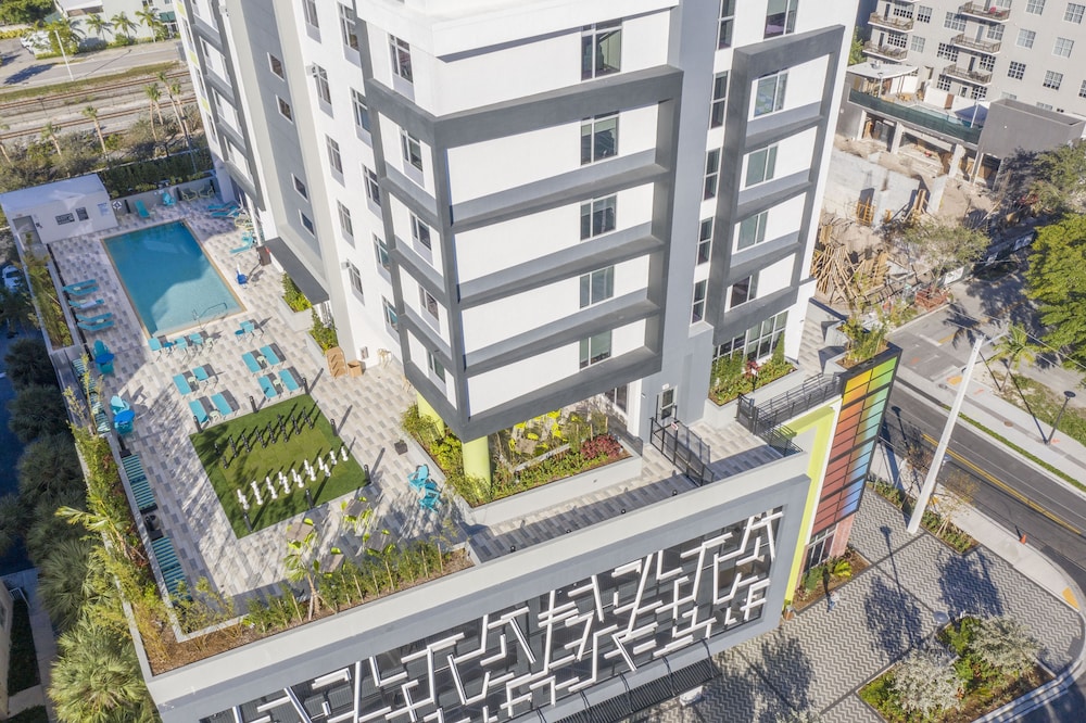 Home2 Suites by Hilton Ft. Lauderdale Downtown, FL — Hotel building in Fort Lauderdale, Florida