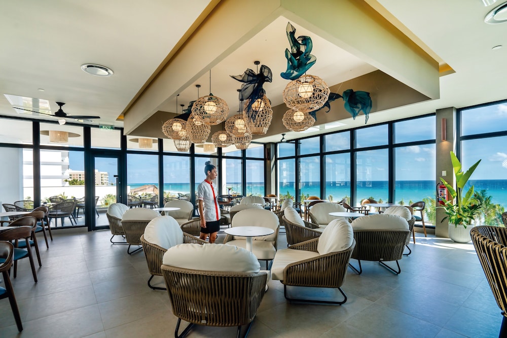 Hotel Riu Palace Kukulkan - Adults Only - All Inclusive — Restaurant & bars in Cancun, Quintana Roo