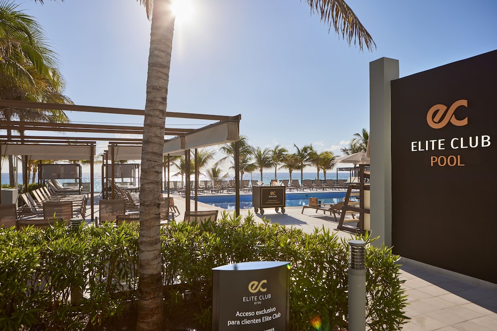 Hotel Riu Palace Kukulkan - Adults Only - All Inclusive — Swimming pool in Cancun, Quintana Roo
