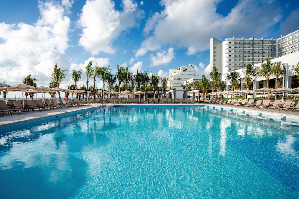 Hotel Riu Palace Kukulkan - Adults Only - All Inclusive — Swimming pool in Cancun, Quintana Roo
