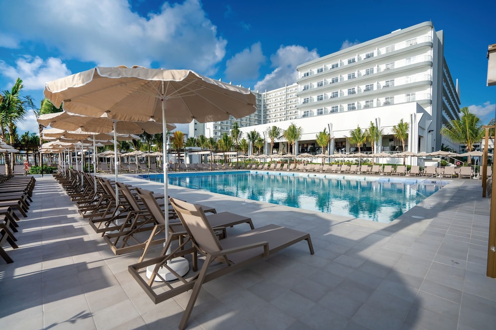 Hotel Riu Palace Kukulkan - Adults Only - All Inclusive — Swimming pool in Cancun, Quintana Roo