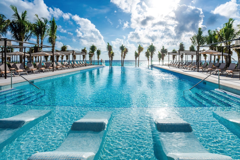 Hotel Riu Palace Kukulkan - Adults Only - All Inclusive — Swimming pool in Cancun, Quintana Roo