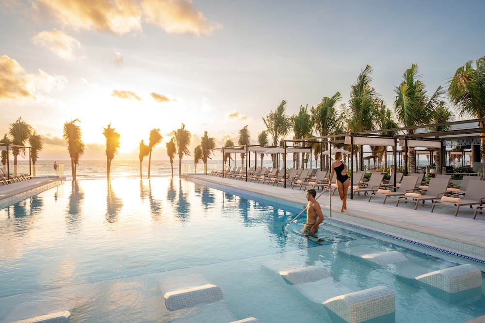 Hotel Riu Palace Kukulkan - Adults Only - All Inclusive — Swimming pool in Cancun, Quintana Roo