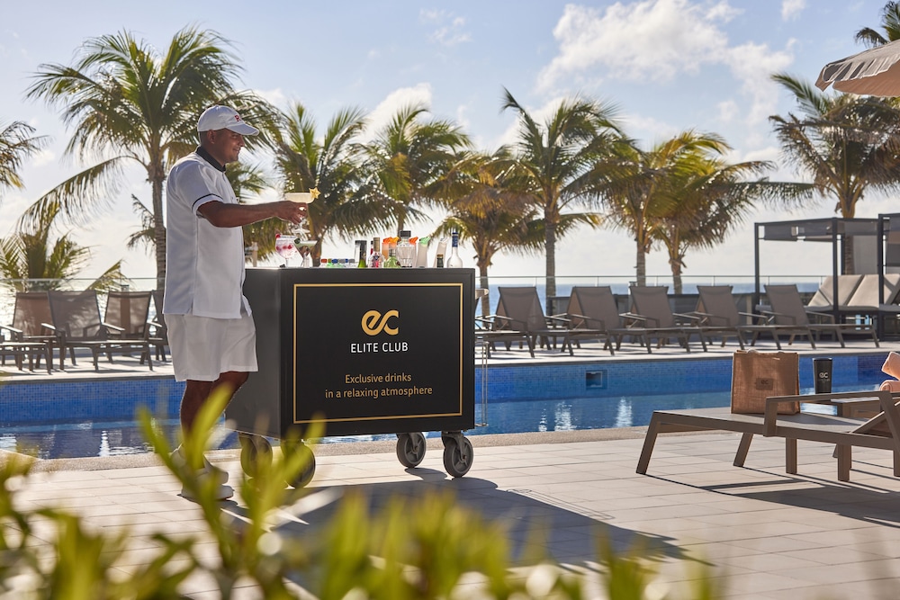 Hotel Riu Palace Kukulkan - Adults Only - All Inclusive — Restaurant & bars in Cancun, Quintana Roo