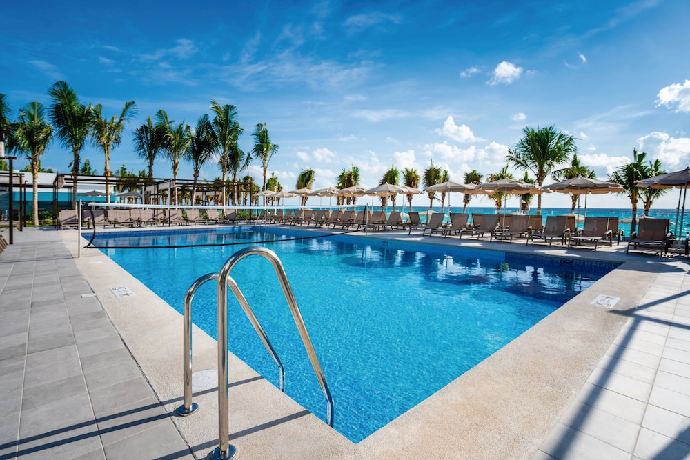 Hotel Riu Palace Kukulkan - Adults Only - All Inclusive — Swimming pool in Cancun, Quintana Roo