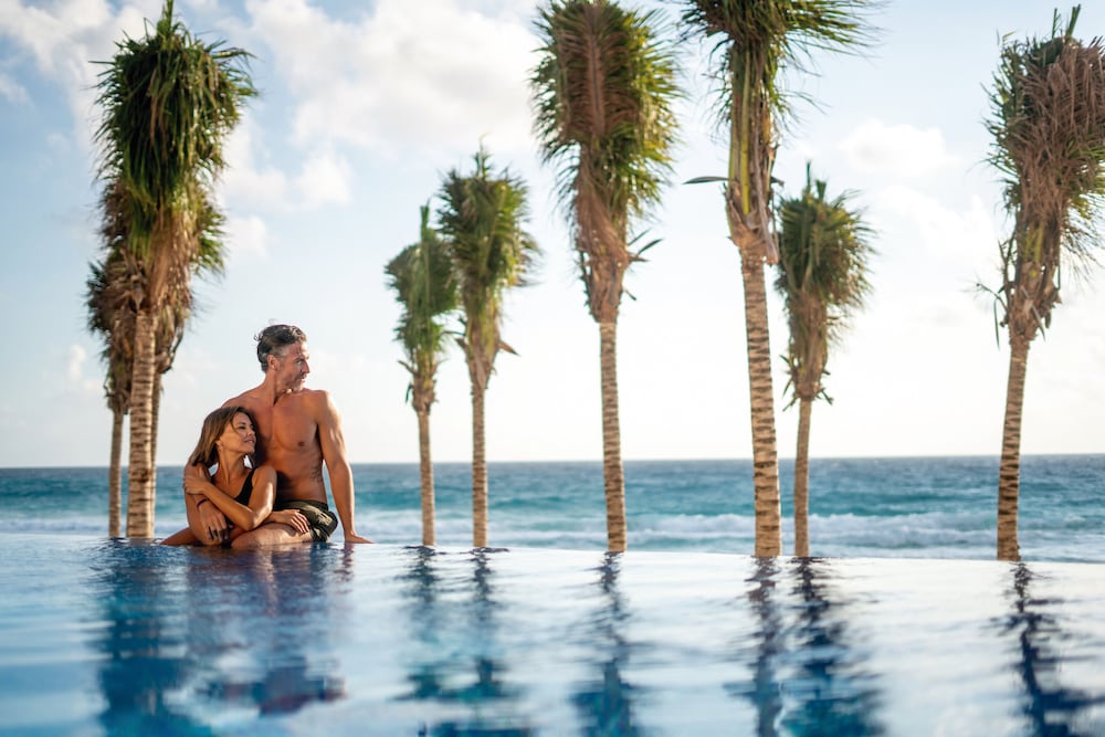 Hotel Riu Palace Kukulkan - Adults Only - All Inclusive — Swimming pool in Cancun, Quintana Roo